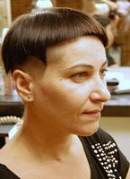 asymetryczne fryzury krótkie - uczesanie damskie zdjęcie numer 72B